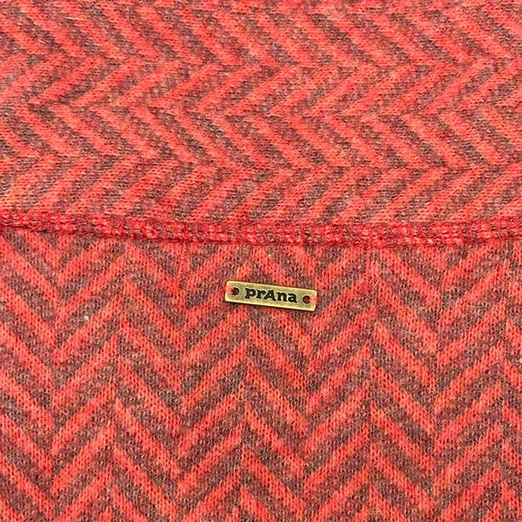 Prana Mattea Wool Blend Chevron Pattern Top Mock Neck Sz M Asymmetrical Hem - Picture 6 of 13